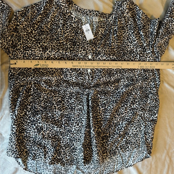 OLD NAVY - NWT Split-Neck Popover Blouse Animal Print Size - XL - Picture 9 of 10